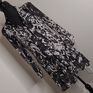 Allison Taylor  sz L sheer pleated chiffon 100% polyester